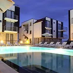 New Line Village ساني بيتش