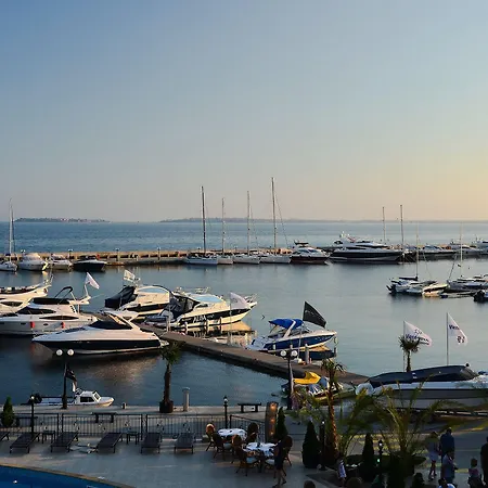 Daire New Line Village