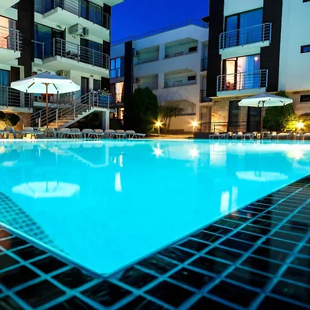 New Line Village Apartman Napospart