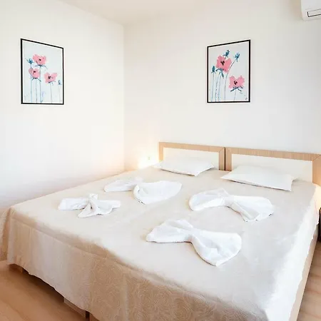 Apartament New Line Village