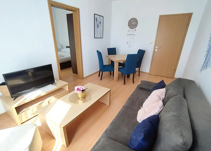 New Line Village * Napospart