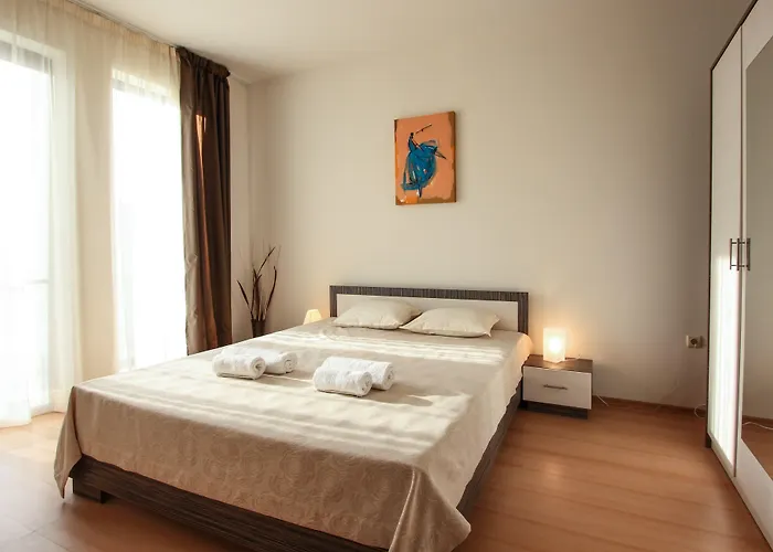 New Line Village Апартамент