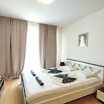 아파트 New Line Village